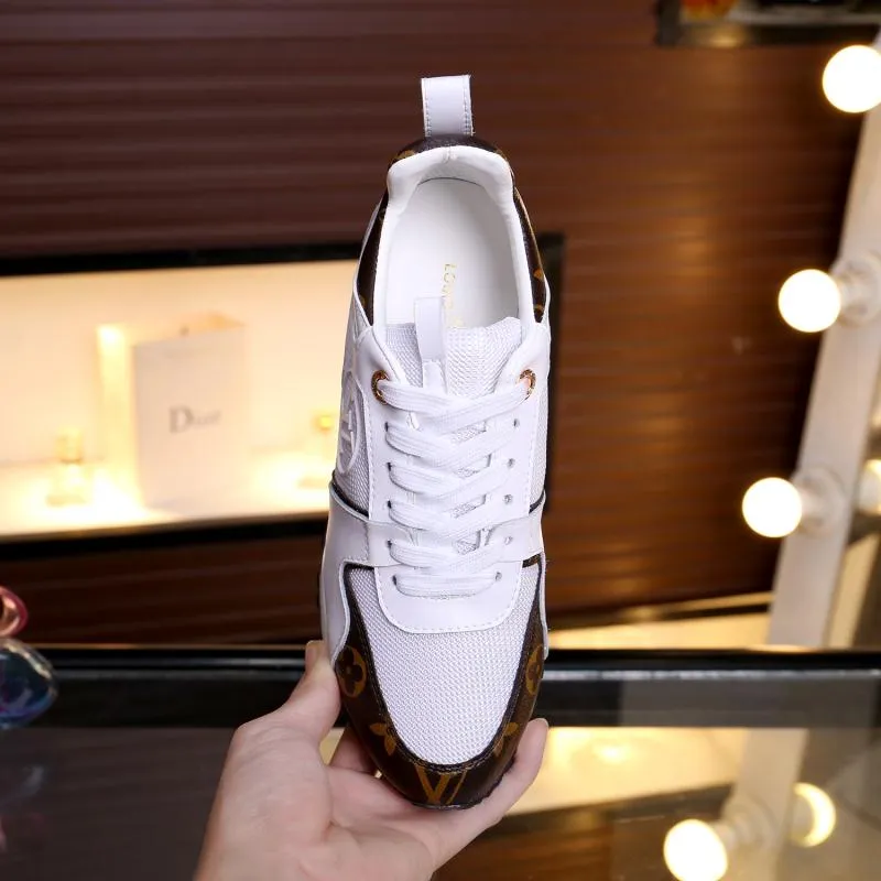 👟👟Ex-factory price 400👟👟 Men's size +10 Couple style, 2019 spring and summer new LOUIS VUITTON The same style of casual sports shoes is launched on Louis Vuitton's official website. Fabric: imported cowhide/cow velvet/breathable mesh, (imported mesh with silicone LV logo), rubber combination outsole, 2cm behind the sole, built-in 0.5cm comfortable feet, size 35-41 for women, 39-46 for men, welcome new and old customers to repost pictures for sale